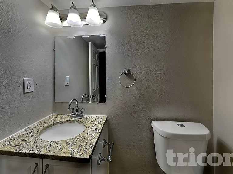 1164 Lewiston St — Photo 11