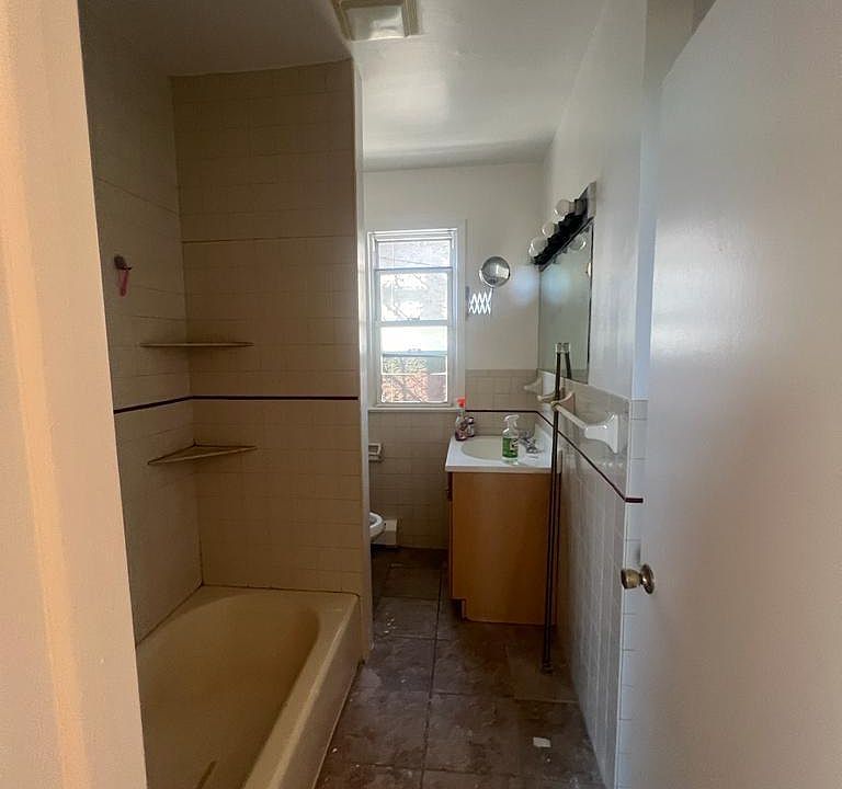 1st image of 50 Huber Pl #1