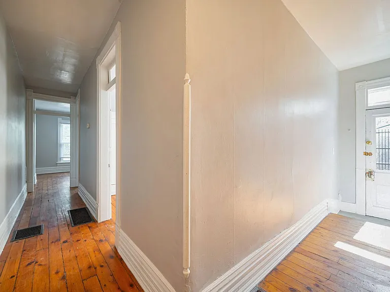 247 1/2 W 3rd Ave — Photo 5