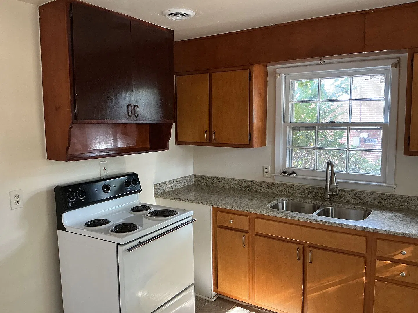 3 Bedroom 1 Bathroom House — Photo 4