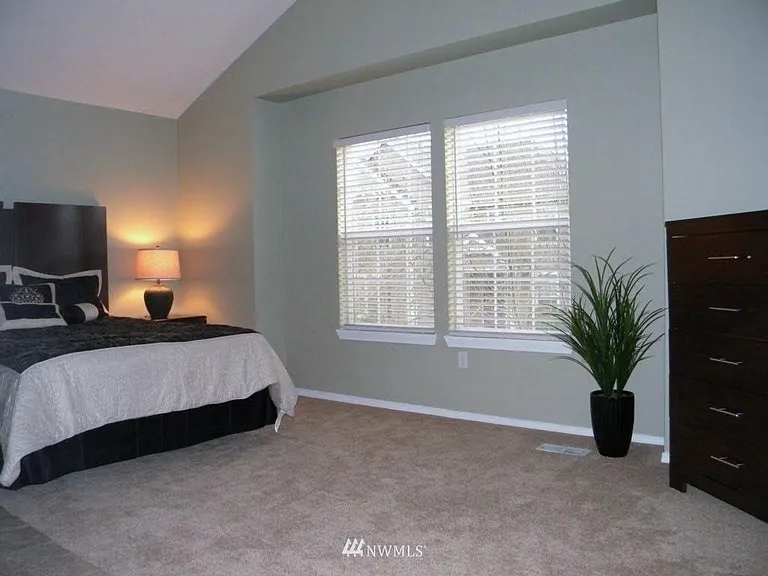 22652 NE 4th Pl — Photo 16