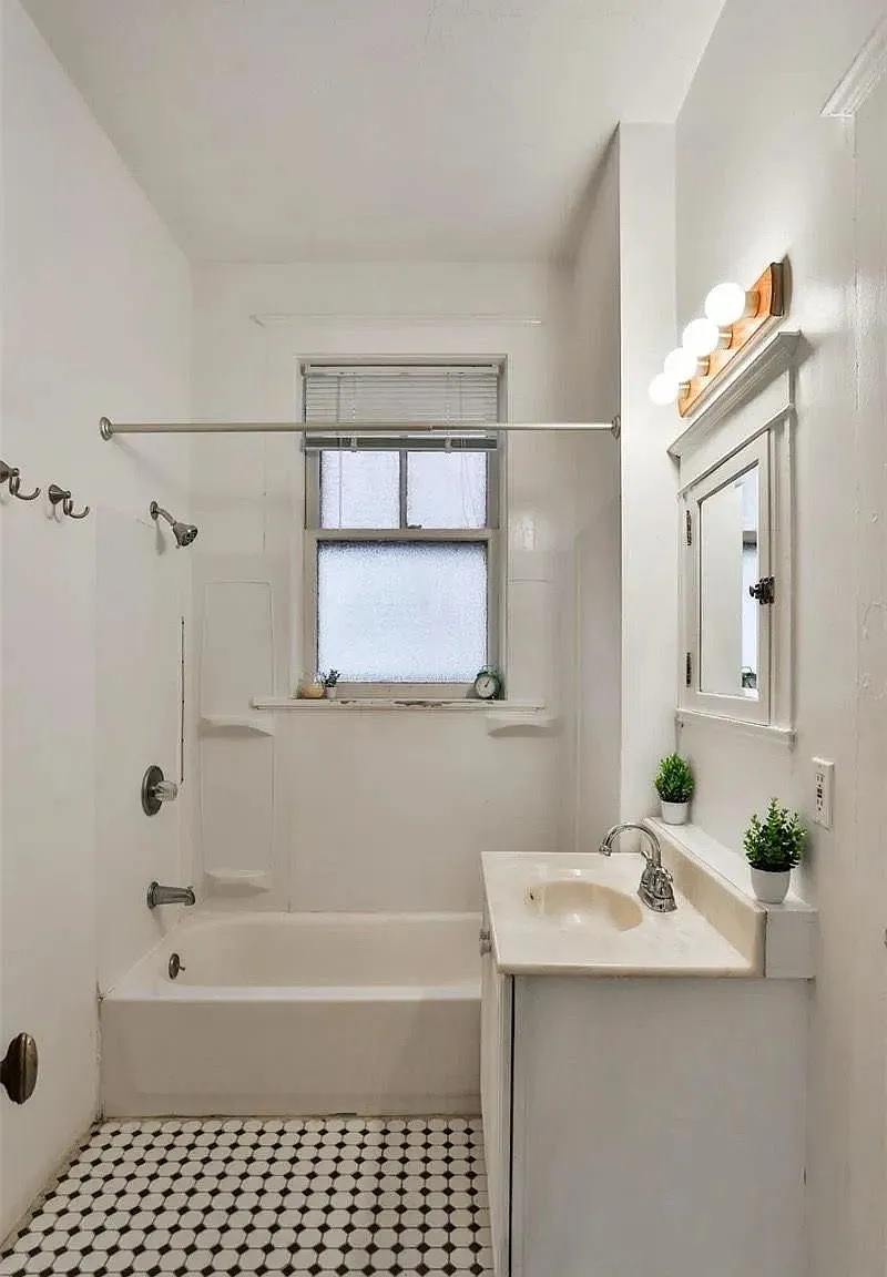 3115 Meramec St — Photo 3