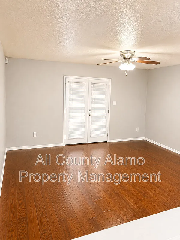 3 bed, 2.0 bath, 2288 sqft, $1,500 — Photo 4