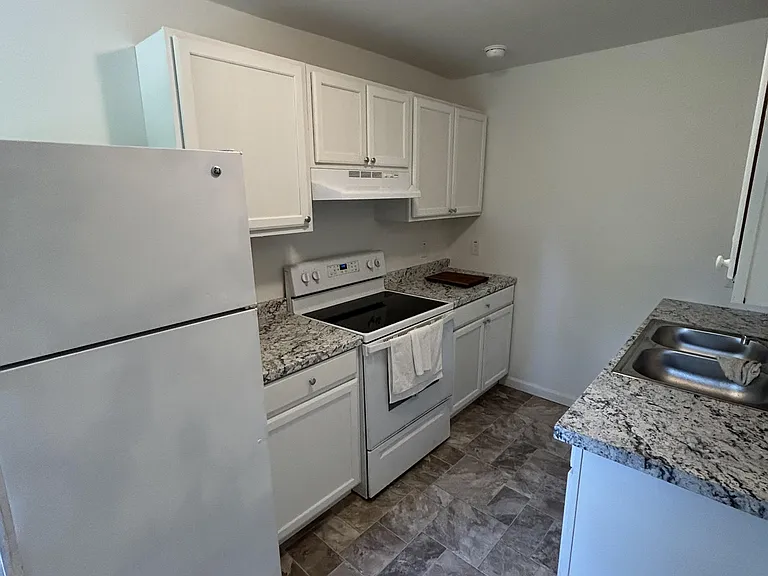 370 Collinwood Ave — Photo 6