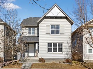 28 S Elgin Vw SE, Calgary, AB T2Z 4Z6