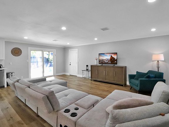 2nd image of 6111 Shadow Crest St