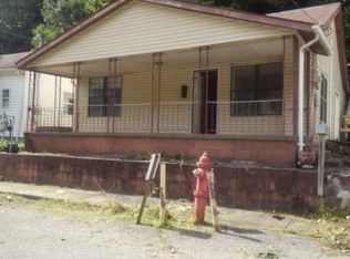 123 Walnut St, Man, WV 25635