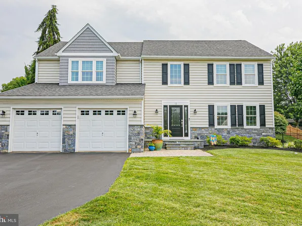 12 Garnet Cir, Conshohocken, PA 19428