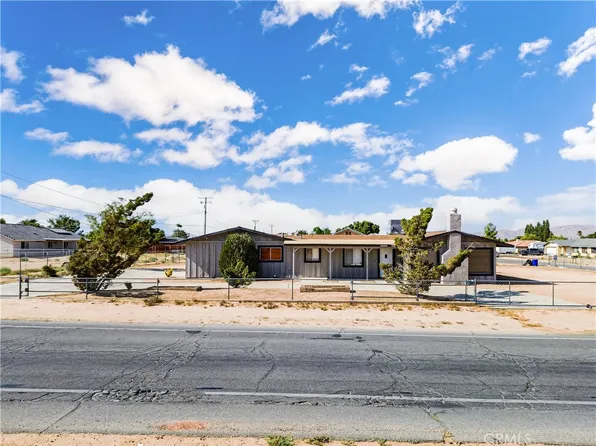21512 Pah Ute Rd, Apple Valley, CA 92308