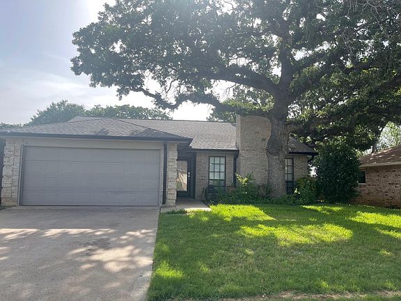 2nd image of 3017 Woodbridge Dr