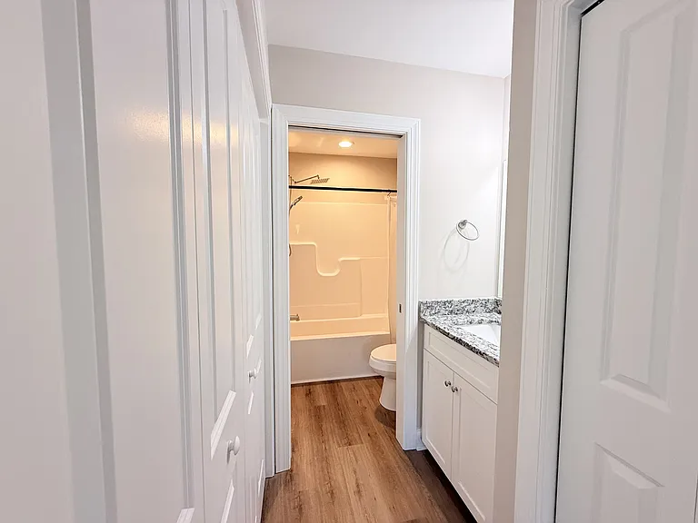 1036 10th Ave NE #26 — Photo 2