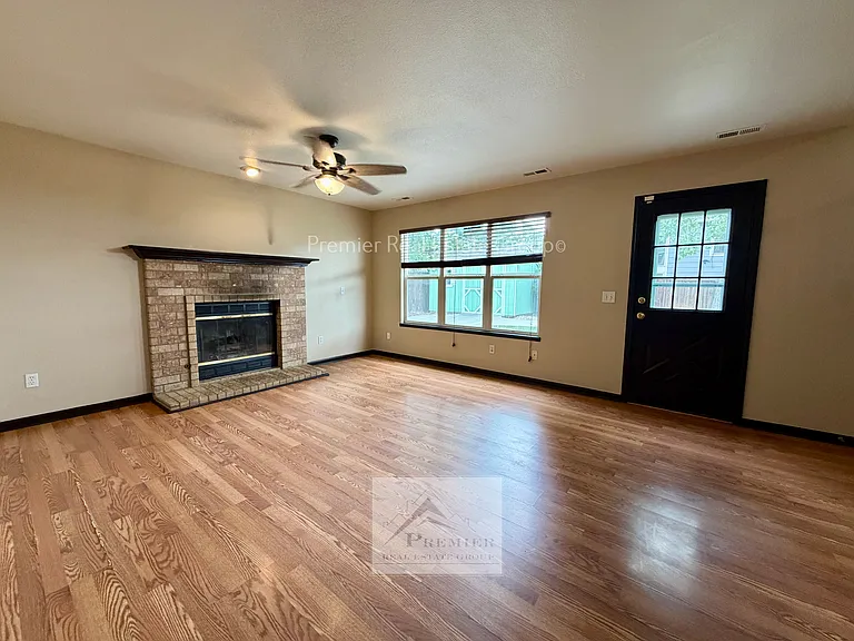 1428 Coolcrest Dr — Photo 6