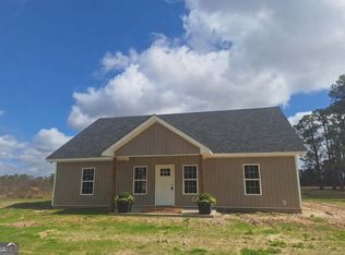 155 Peach Ln, Baxley, GA 31513