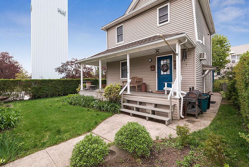 1st image of 104 N Forest Ave