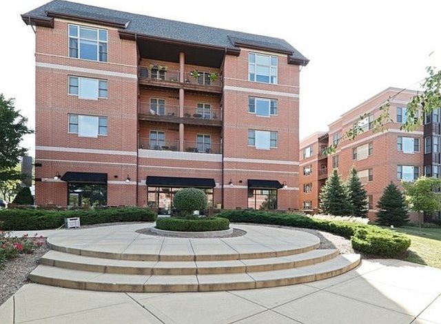 1st image of 935 Burlington Ave Unit 207