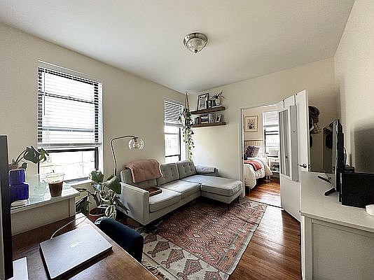 1st image of 115 W Washington Pl #21
