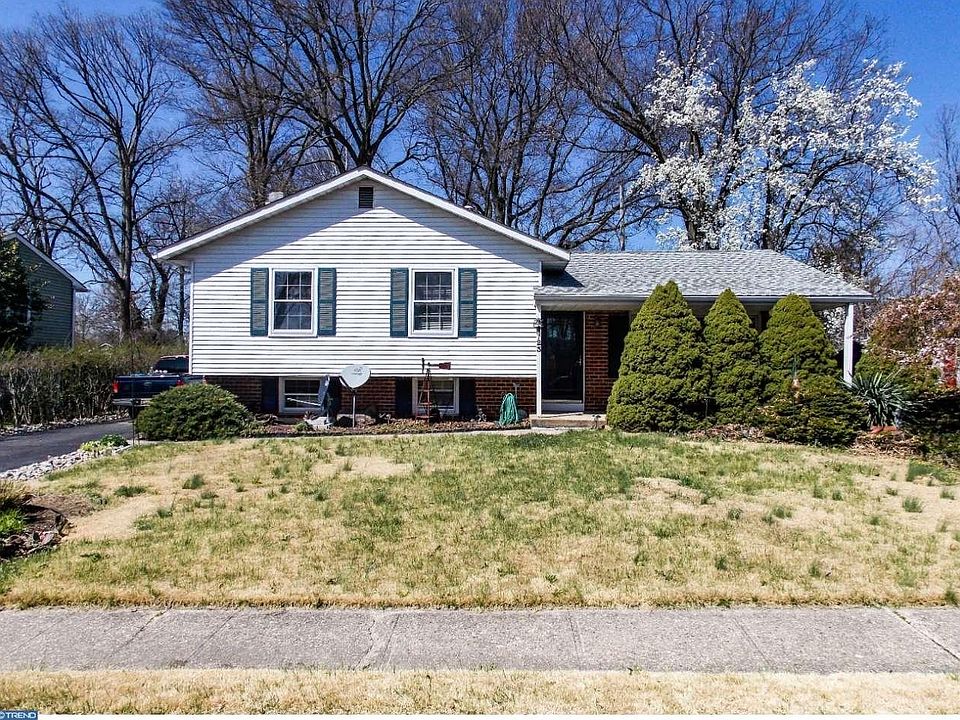 1st image of 23 Scottfield Dr