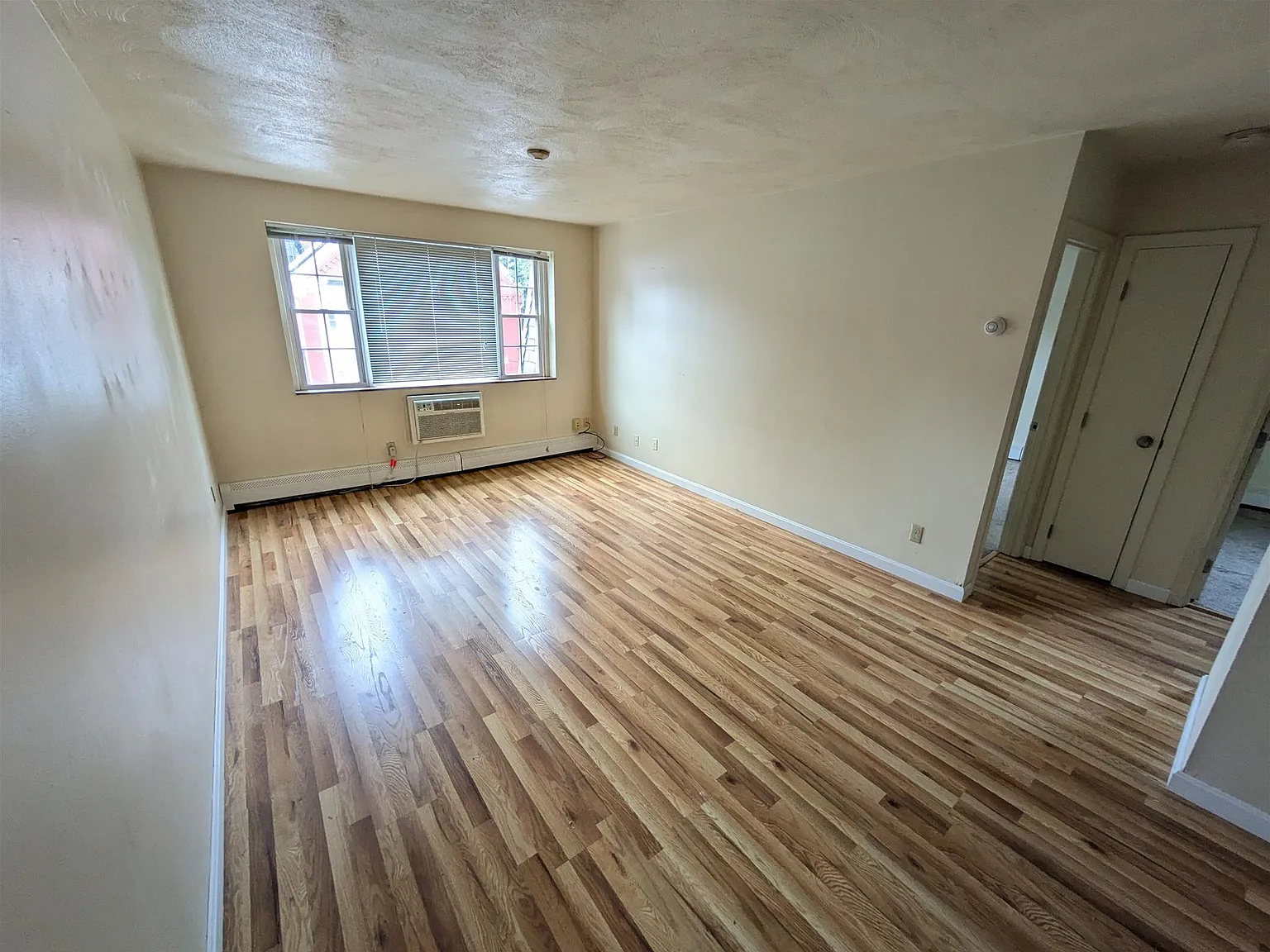 2 bed, 9999 sqft, $2,600 — Photo 4