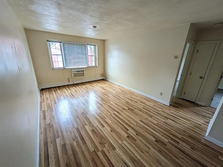 148 Sycamore St #14 — Photo 4