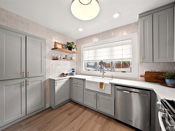 3rd image of 3132 E Florida Avenue