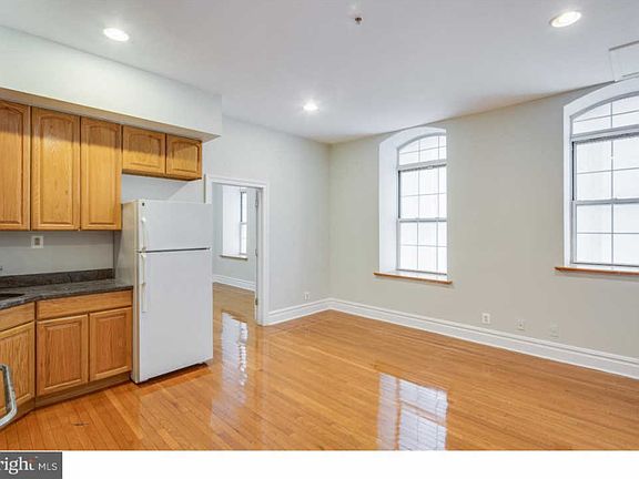 3rd image of 926-28 Race St #3C