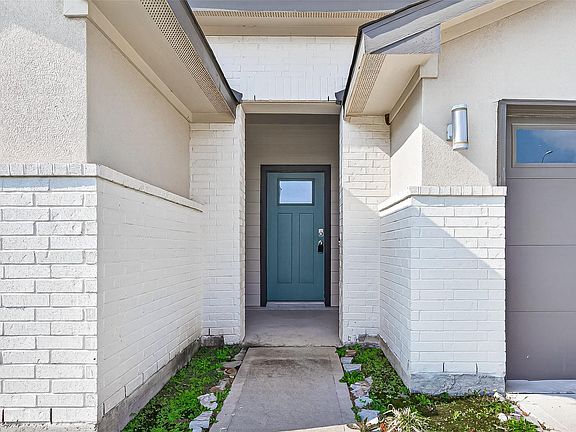 3rd image of 1826 Sandy Trail Ln