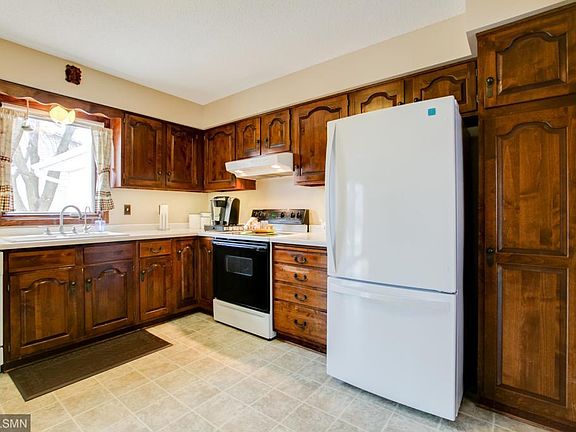5th image of 3768 Gresham Ave N