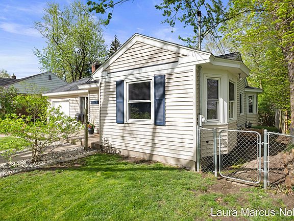 3rd image of 1417 Margaret Ave SE