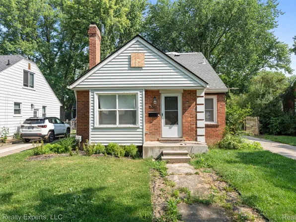 10810 Hart Ave, Huntington Woods, MI 48070