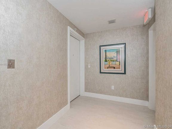 2nd image of 16385 Biscayne Blvd Unit 2718
