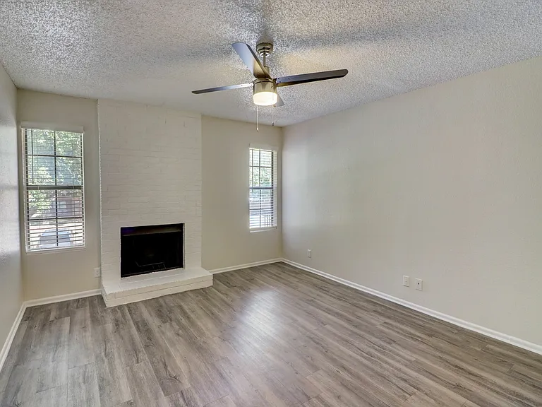 3-web-or-mls-Lake Park Rd-003