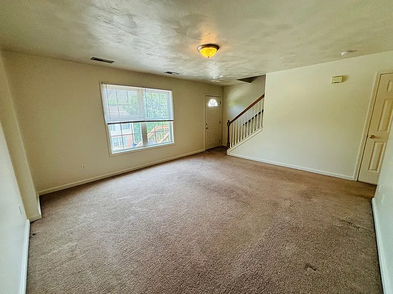 715 E Main St — Photo 3