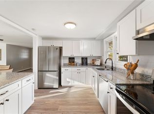 37 Rancocos Dr, Warwick, RI 02888