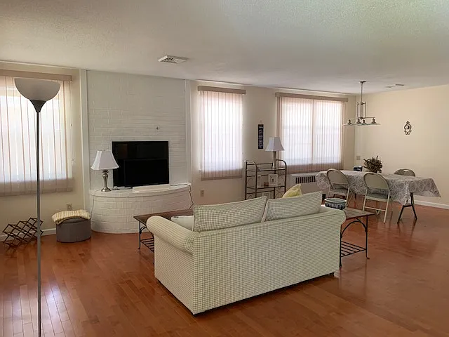 3 bed, 1500 sqft, $2,250 — Photo 4