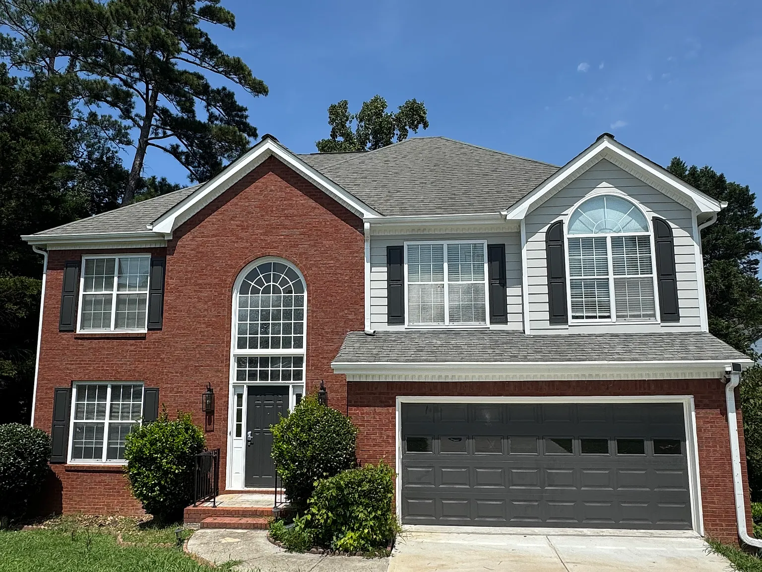 4 bed, 2.5 bath, 2111 sqft, $2,600 — Photo 1