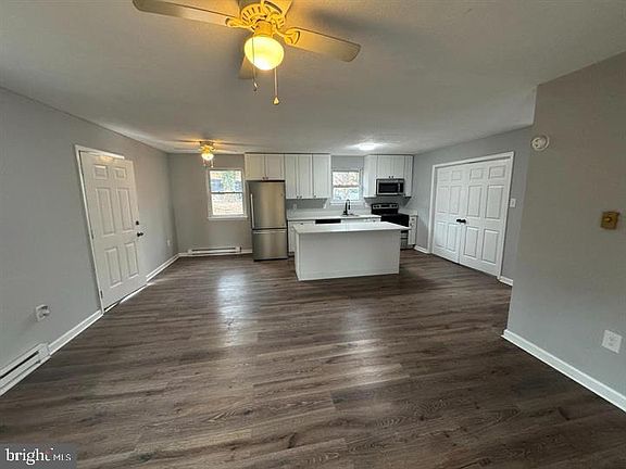 3rd image of 709 Spruce Dr