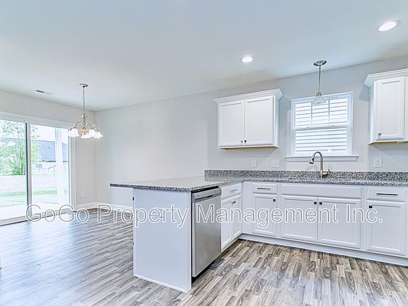 4th image of 819 Marple Pl