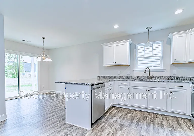 819 Marple Pl — Photo 4