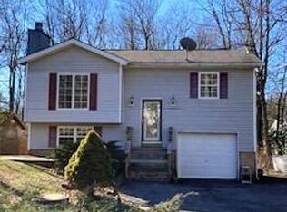 341 Coach Rd, Tobyhanna, PA 18466