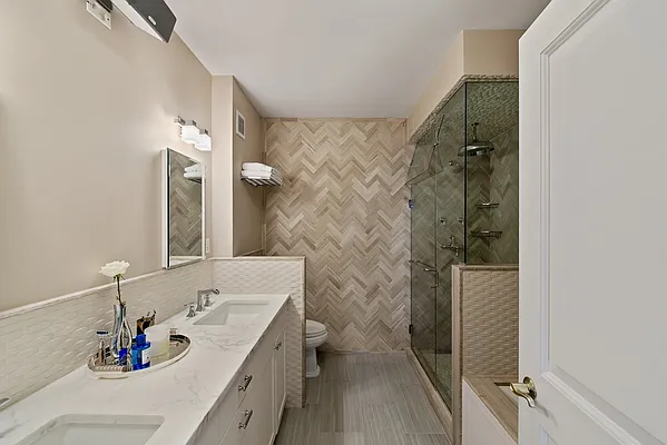 Sold by Nest Seekers International | media 19