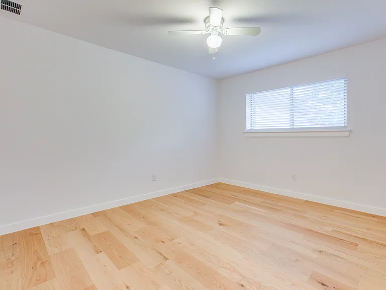 5014 Roundtable Ln — Photo 3