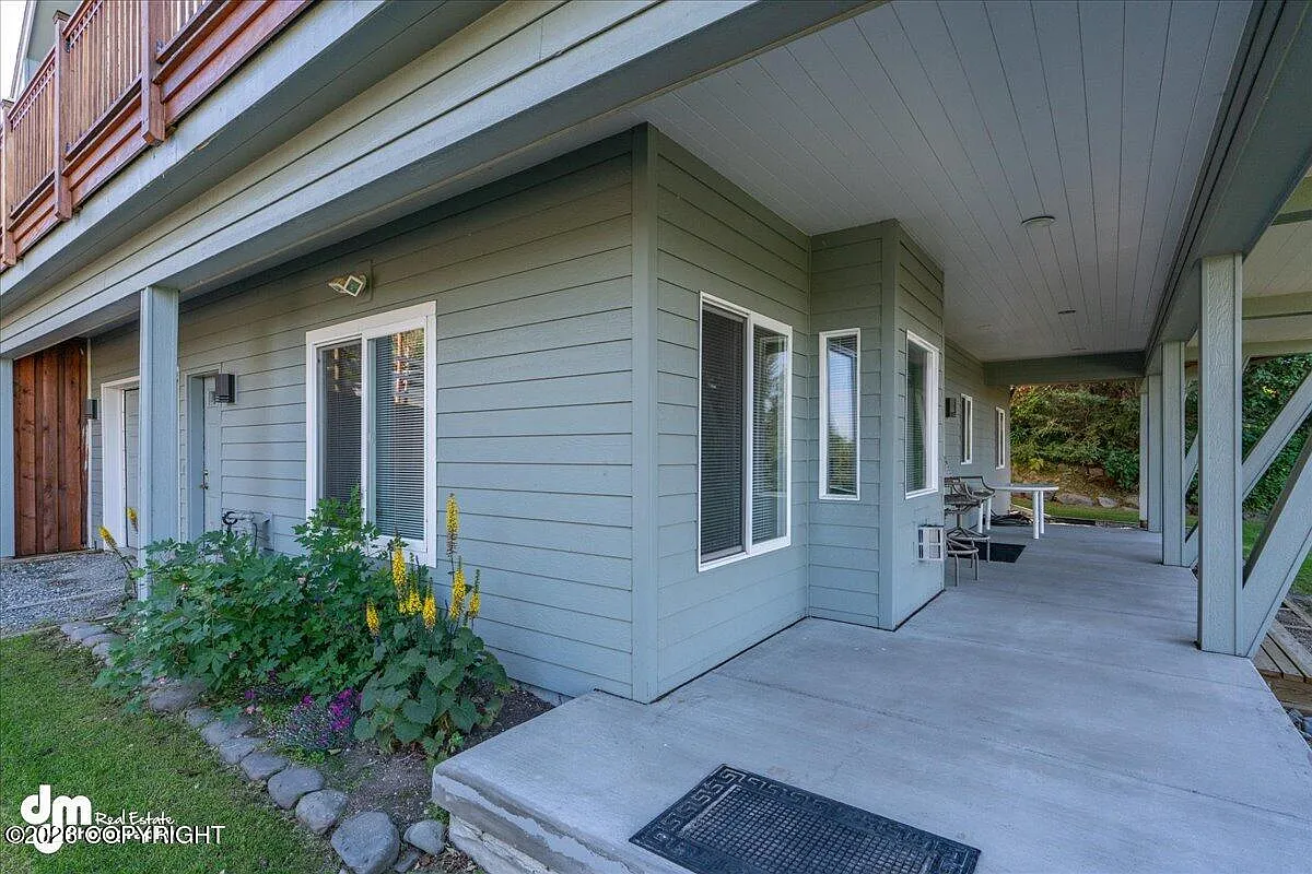 2 bed, 1.0 bath, 1155 sqft, $2,500 — Photo 2