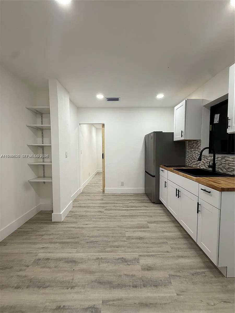 Building Photo - 5413 SW 23rd St #3