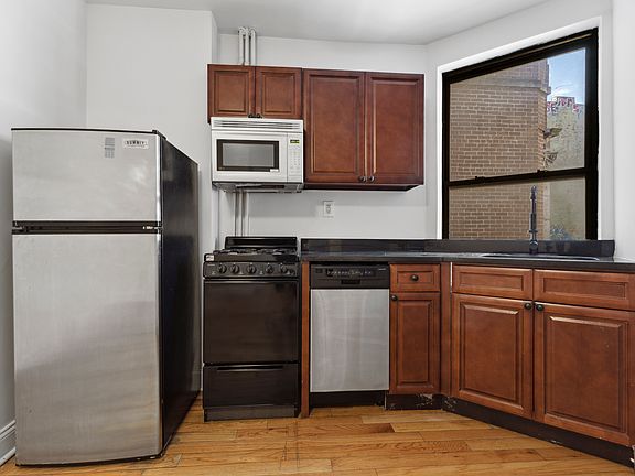 3rd image of 140 Orchard St #4A