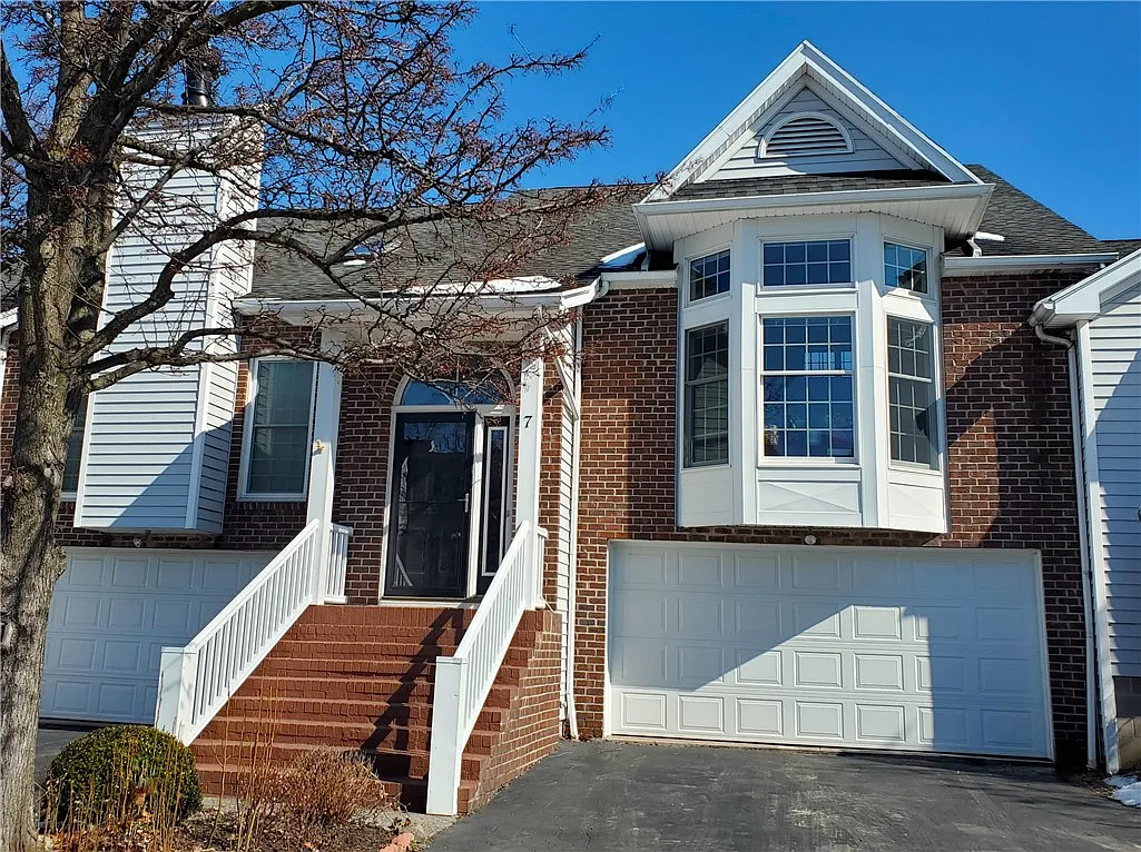 7 Glen Cove Rise photo 1