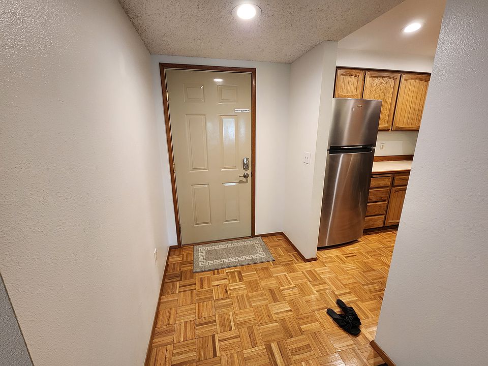 1st image of 9725 Independence Dr #302