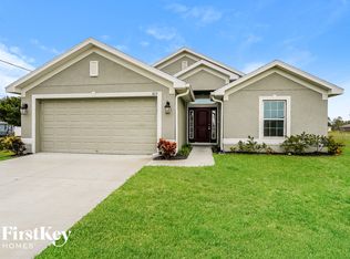 813 NE 43rd Ln, Cape Coral, FL 33909
