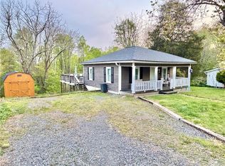 1072 Grassy Knob Rd, Pilot Mountain, NC 27041