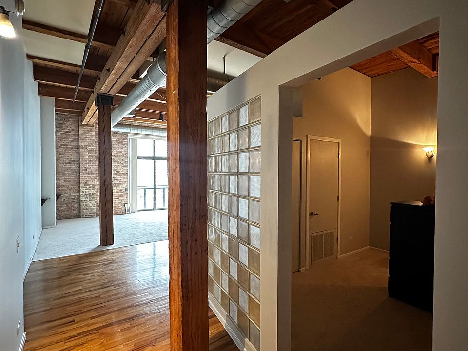 1st image of 728 W Jackson Blvd APT 824