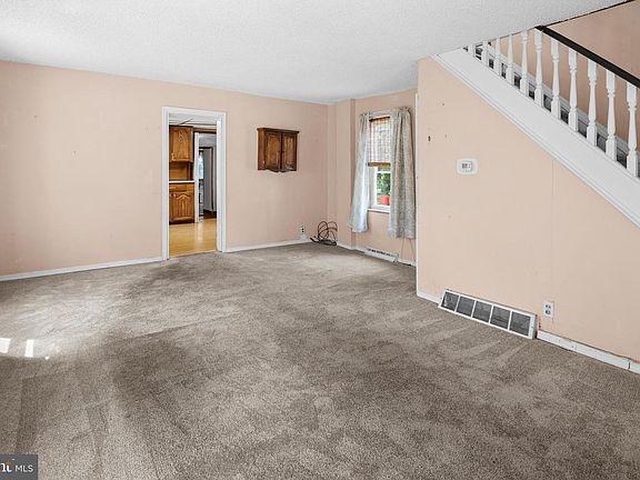 4th image of 371 E Holly Ave